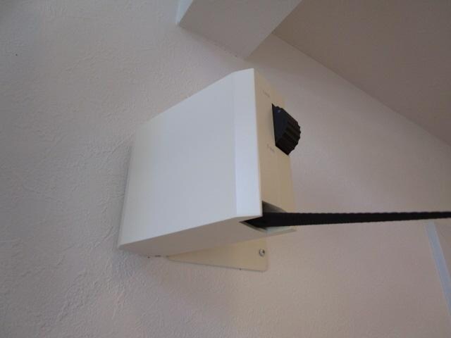 物件内観写真21　(収納式の室内物干し)