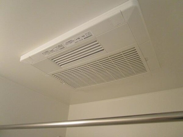 その他設備(洗濯物も干せる浴室乾燥機)