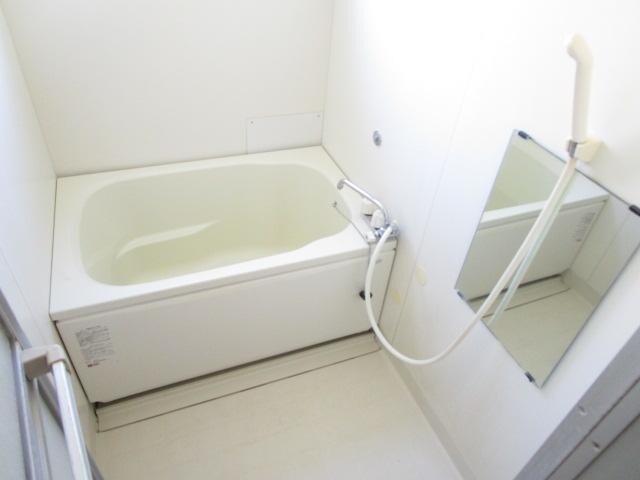 物件内観写真6　(ゆったり入浴できるお風呂)