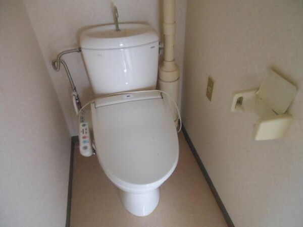 トイレ(トイレは温水洗浄機能付き)