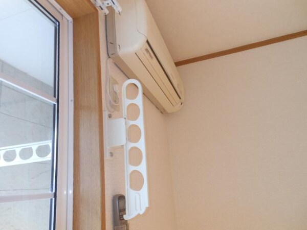 空調設備(エアコン、室内物干し設置済)