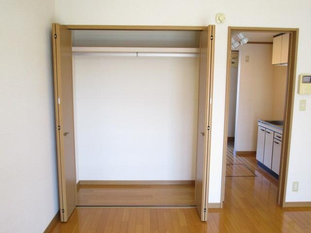 物件内観写真19　(入口横にはクローゼット)