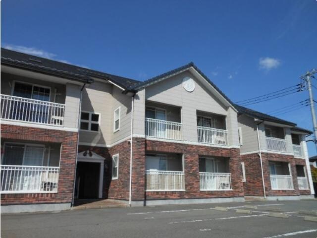 物件外観写真1　(レンガ調のかわいらしい外観)