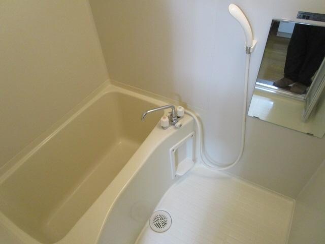 物件内観写真10　(ゆったり入浴できるお風呂)