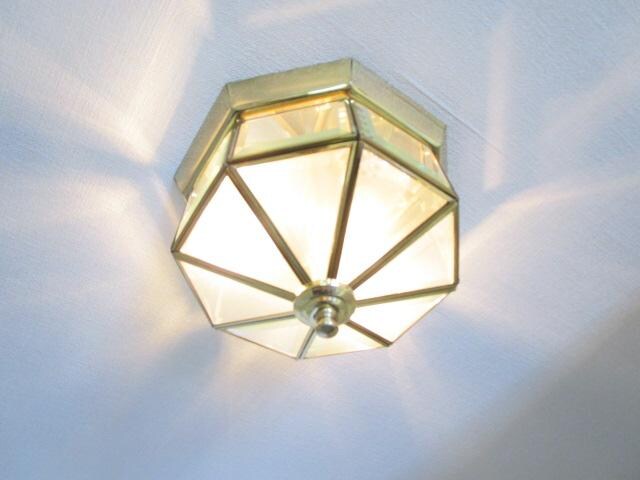 物件内観写真16　(玄関照明もおしゃれ)