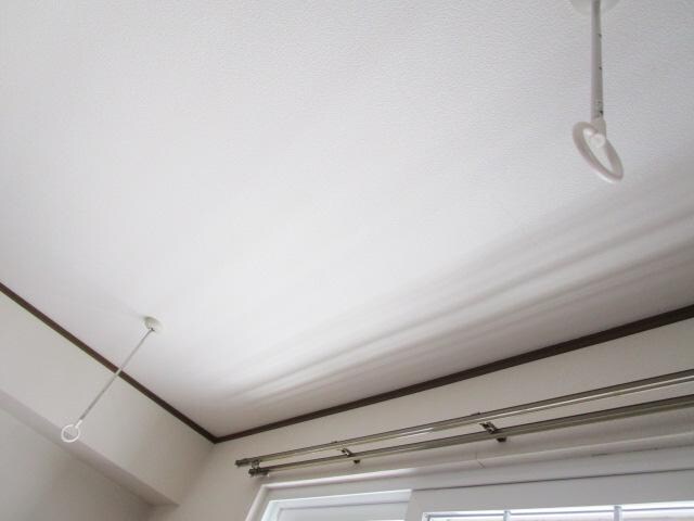 物件内観写真22　(室内用の物干し受け)