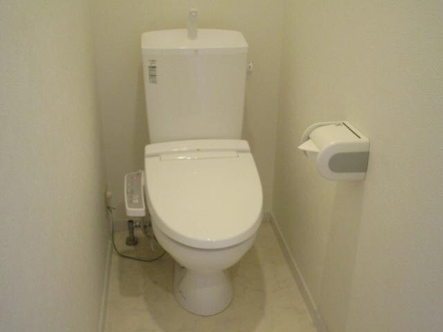 物件内観写真13　(トイレは温水洗浄機能付き)