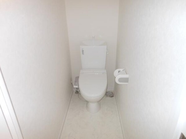 トイレ(トイレは温水洗浄機能付き)
