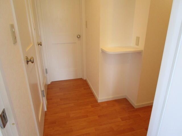 物件内観写真16　(通路にはカウンター)