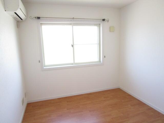 物件内観写真22　(北側には洋間がもう一部屋)