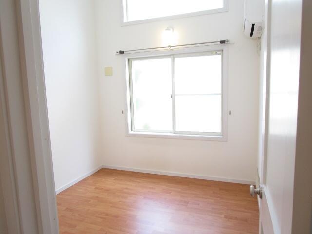 物件内観写真21　(北側には洋間がもう一部屋)