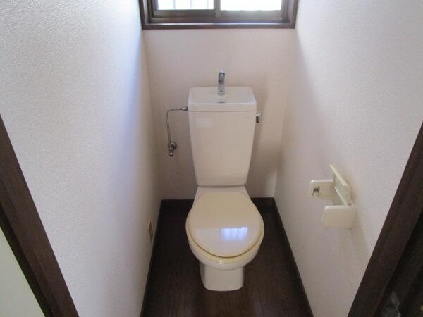 トイレ(窓があり明るいトイレ)