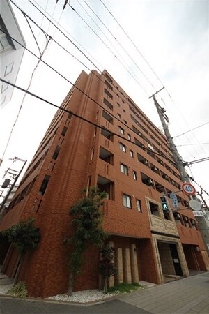 プレサンスセンターコア大阪外観写真