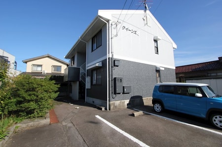 クイーンズ４外観写真