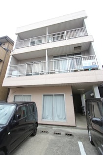 富山地方鉄道市内線 西中野駅 3階建 築42年の外観写真