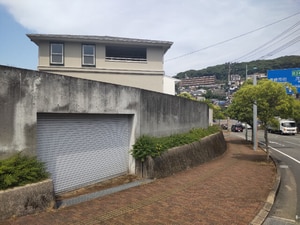 要塞に囲まれた一戸建て　～from 田上～外観写真