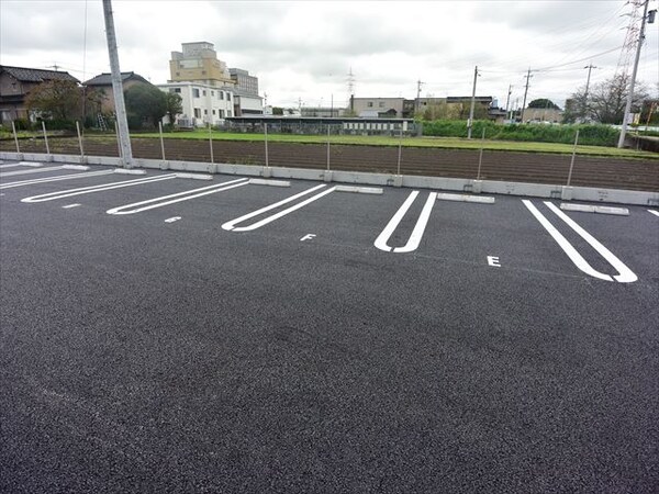 駐車場(駐車場があるので、車を買う予定の方も安心です)