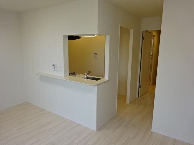 物件内観写真3　(リビング)