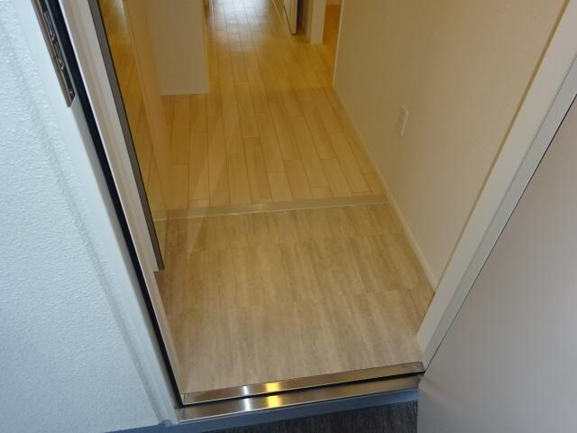 物件内観写真18　(玄関)