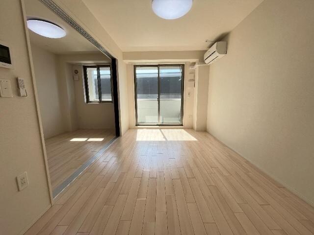 物件内観写真3　(リビング)