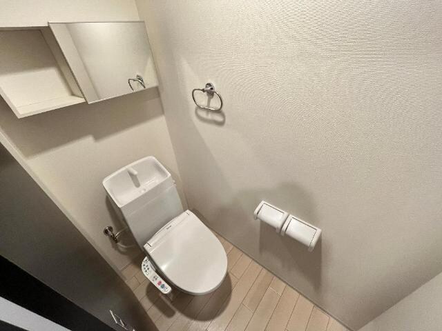 物件内観写真6　(シャワー付トイレ)