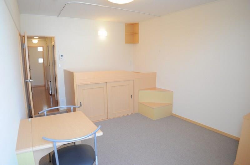 物件内観写真10　(2階寝室)