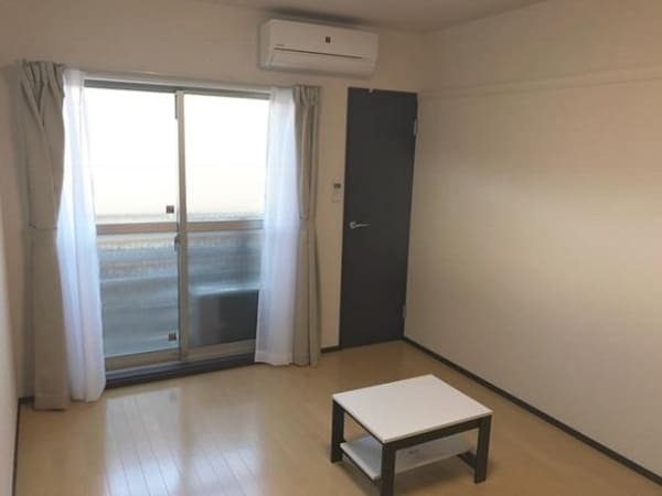 居室(一人暮らしをするには十分な広さのお部屋です。)