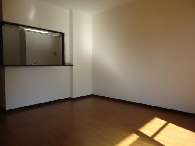 物件内観写真2　(リビング)