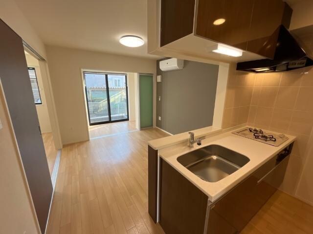 物件内観写真4　(リビング)