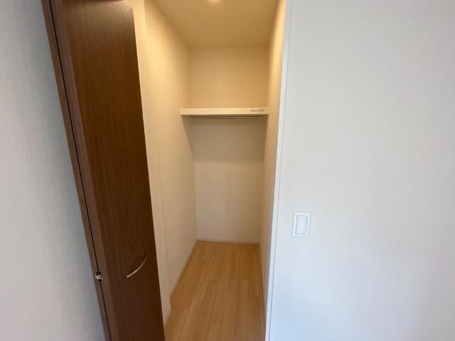 物件内観写真11　(ウォークインクローゼット)