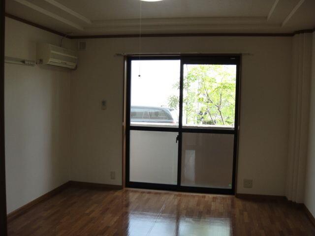 物件内観写真2　(洋室(エアコン・照明))