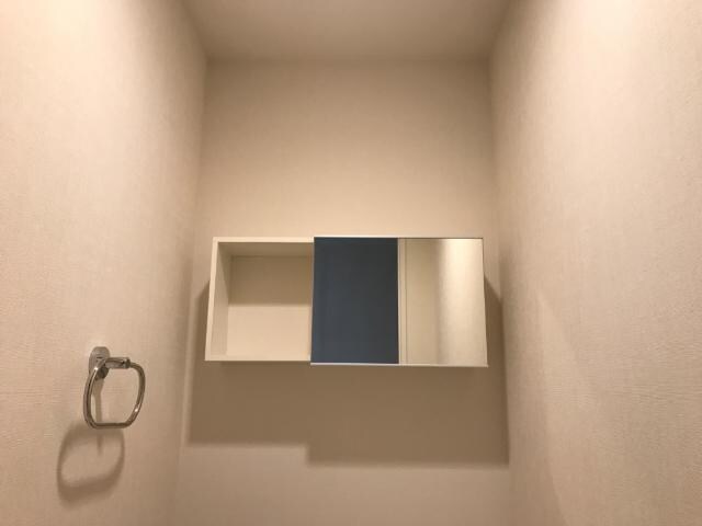 物件内観写真8　(トイレ収納棚（イメージ）)