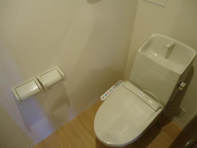 物件内観写真7　(シャワー付トイレ)