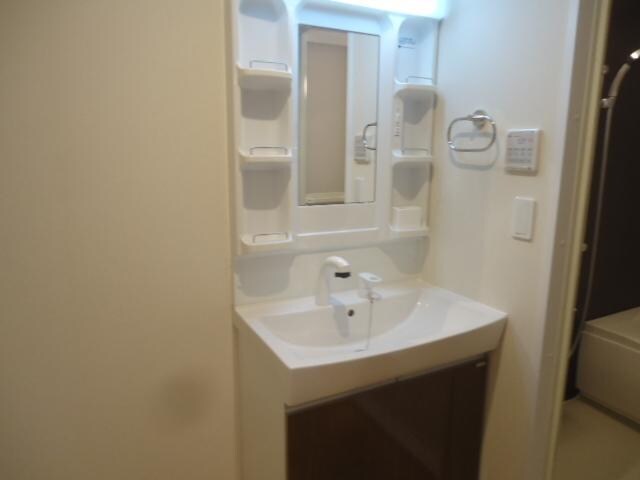 物件内観写真8　(洗髪洗面化粧台)