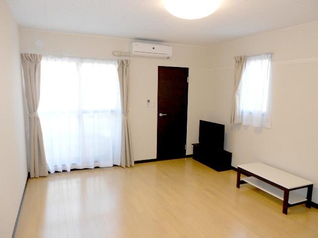 物件内観写真2　(1Kでも広々としたお部屋。)