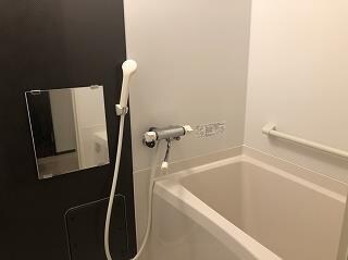 物件内観写真4　(広々した浴室で、ゆったりできます。)