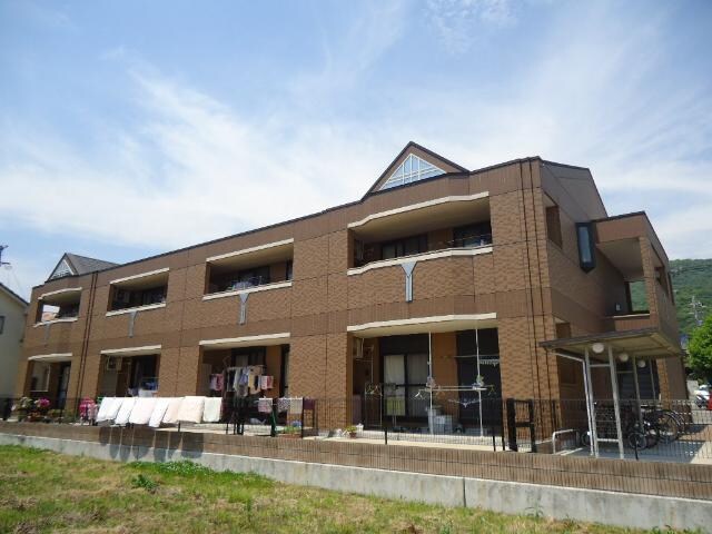 物件外観写真1　(外観写真（昼）)