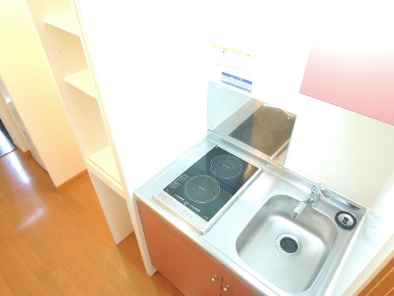 物件内観写真3　(２口コンロ付きラジエントヒータを設置)