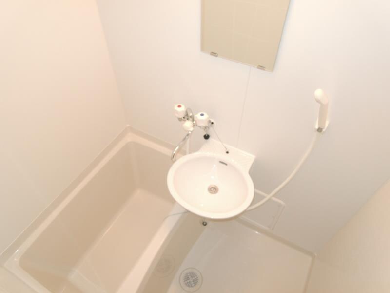 物件内観写真4　(浴室乾燥機で雨の日でもらくらくお洗濯！)