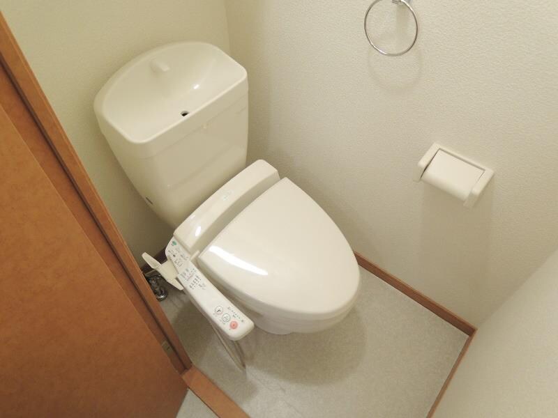 物件内観写真5　(快適な温水洗浄便座付きトイレになります。)