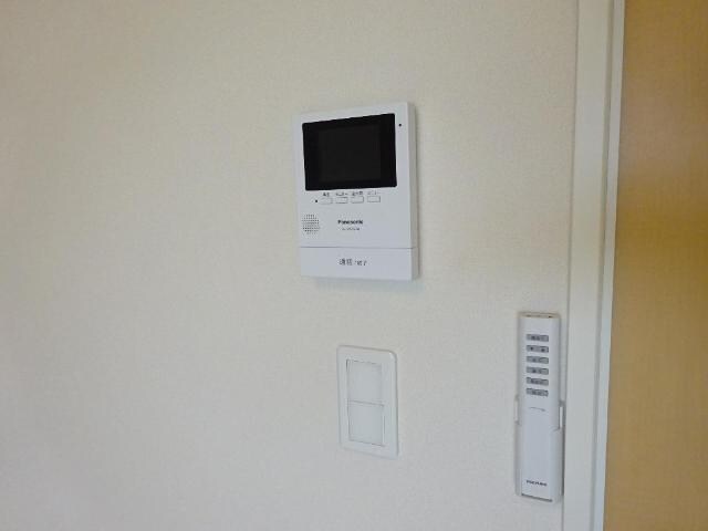 物件内観写真9　(カメラ付インターホン)