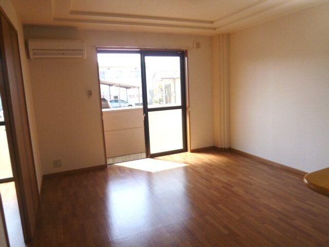 物件内観写真2　(リビング)