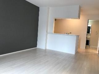 物件内観写真3　(リビング)