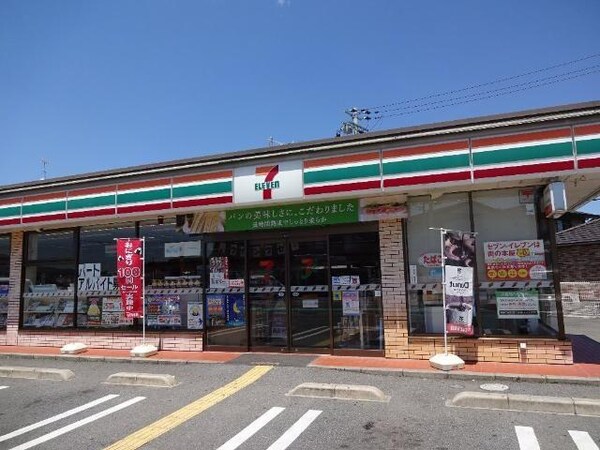 居室(セブンイレブン龍野小宅北店（コンビニ）まで60ｍ)