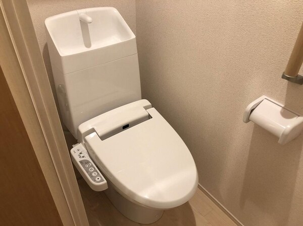 トイレ(温水洗浄便座つき)