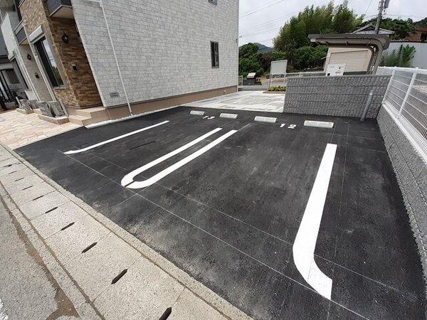 駐車場・駐輪場