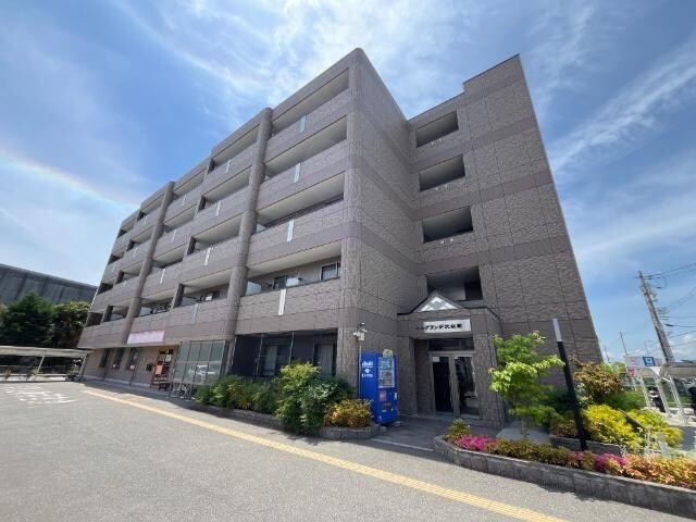 物件外観写真1　(外観写真（昼）)