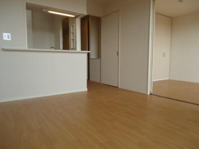 物件内観写真3　(リビング)