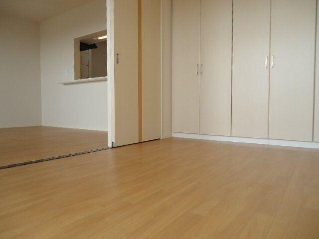 物件内観写真11　(洋室)