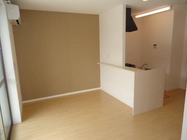 物件内観写真3　(リビング)